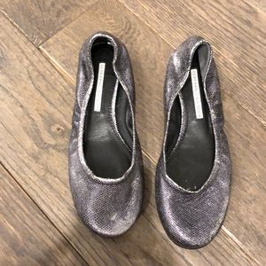 Vera Wang lavender Lillian flats size 6